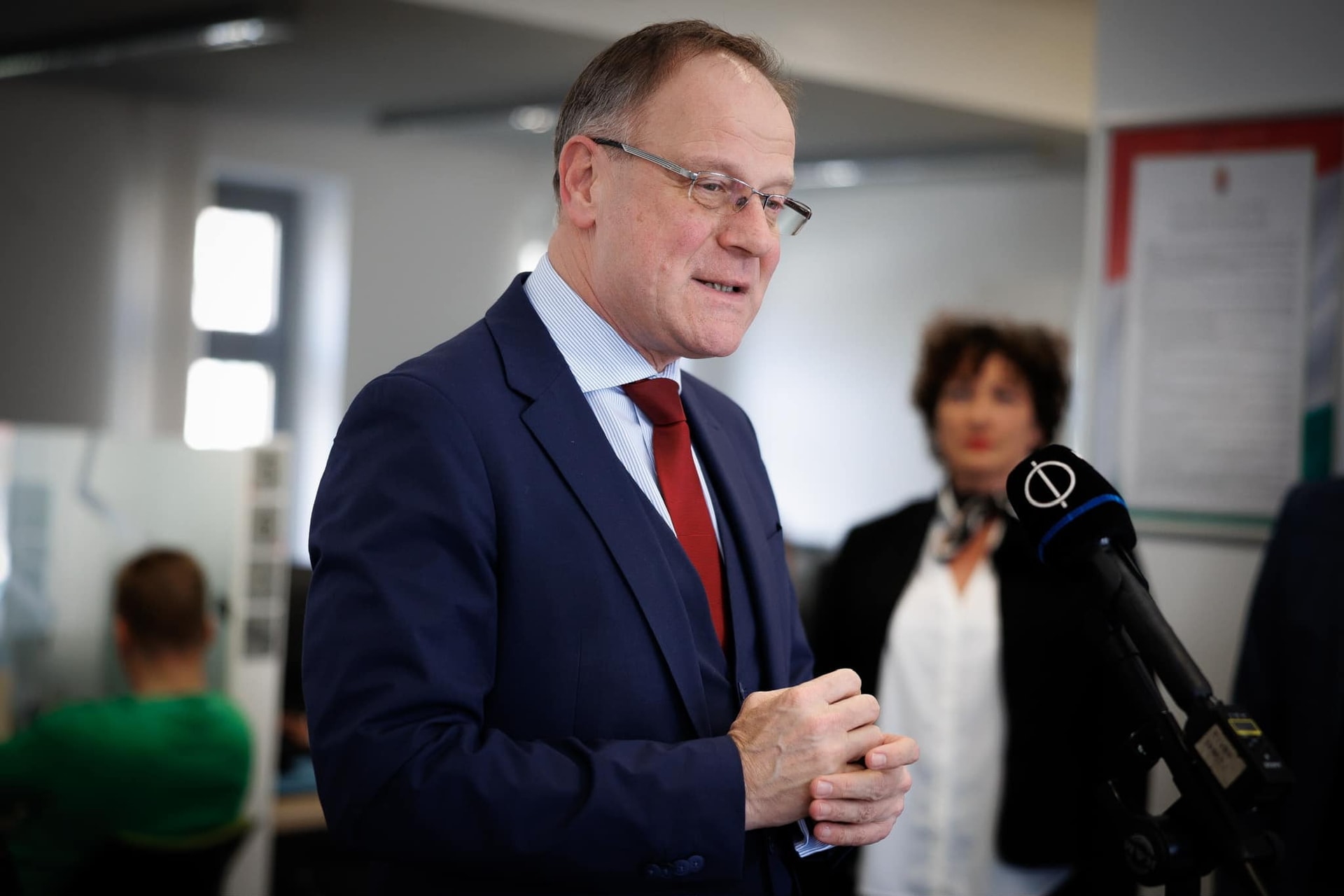 Navracsics Tibor: Az állam jobbik arcai a kormányablakok