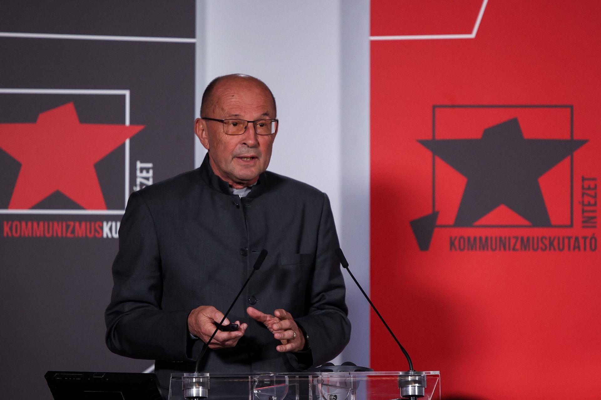 Ideje lenne, hogy végre Tito szobrait is ledöntse valaki