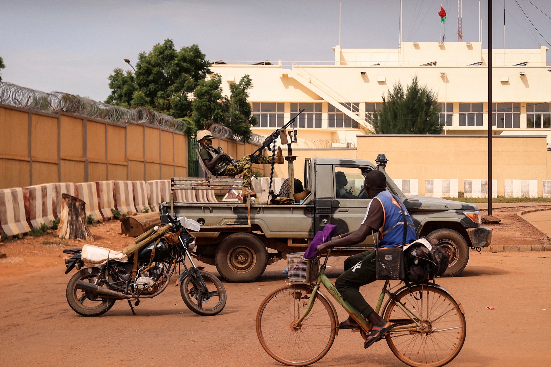Burkina Faso kiutasított három francia diplomatát