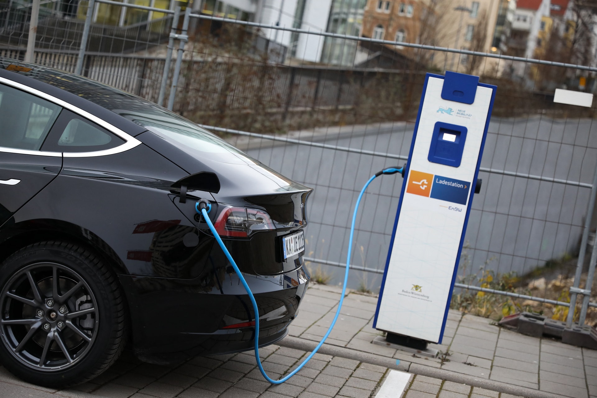 Újabb rekordok a hazai elektromos autózásban