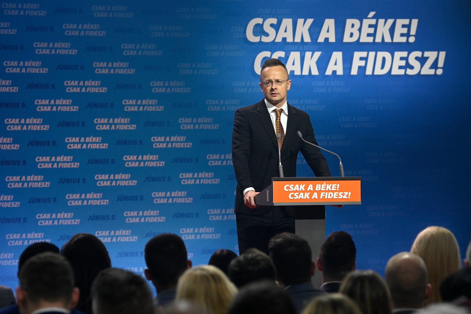 Szijjártó Péter: A béke színe a narancs, a béke neve Fidesz