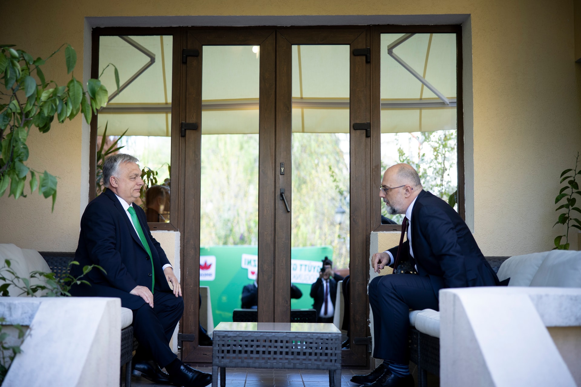 Orbán Viktor Bukarestben tárgyal