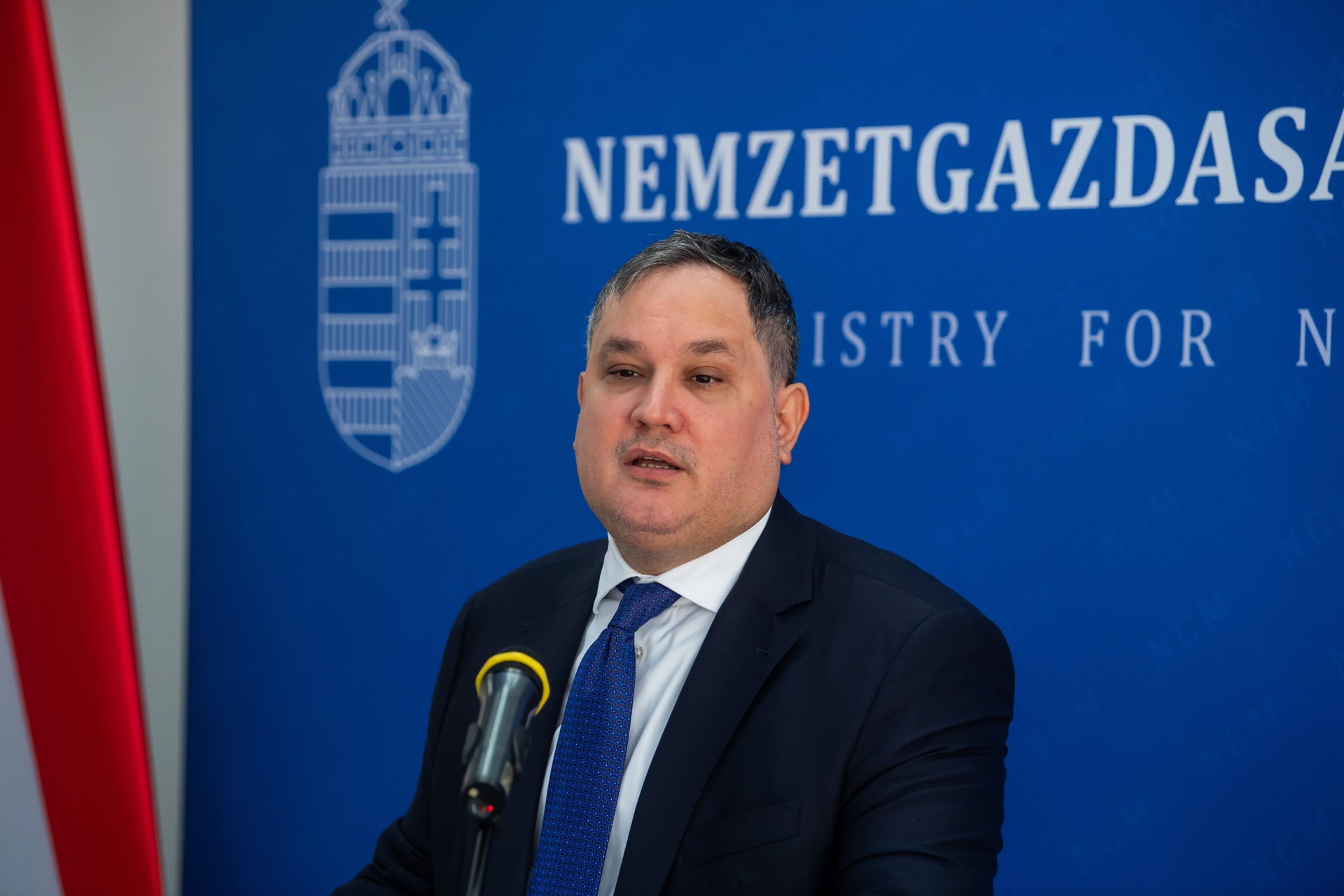 A kormány felszólította az üzemanyag-kereskedőket
