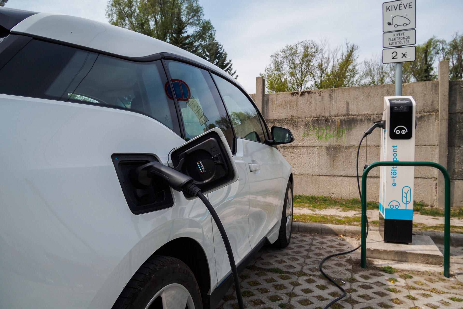 Meglepő dolog történt az elektromos autók árával itthon