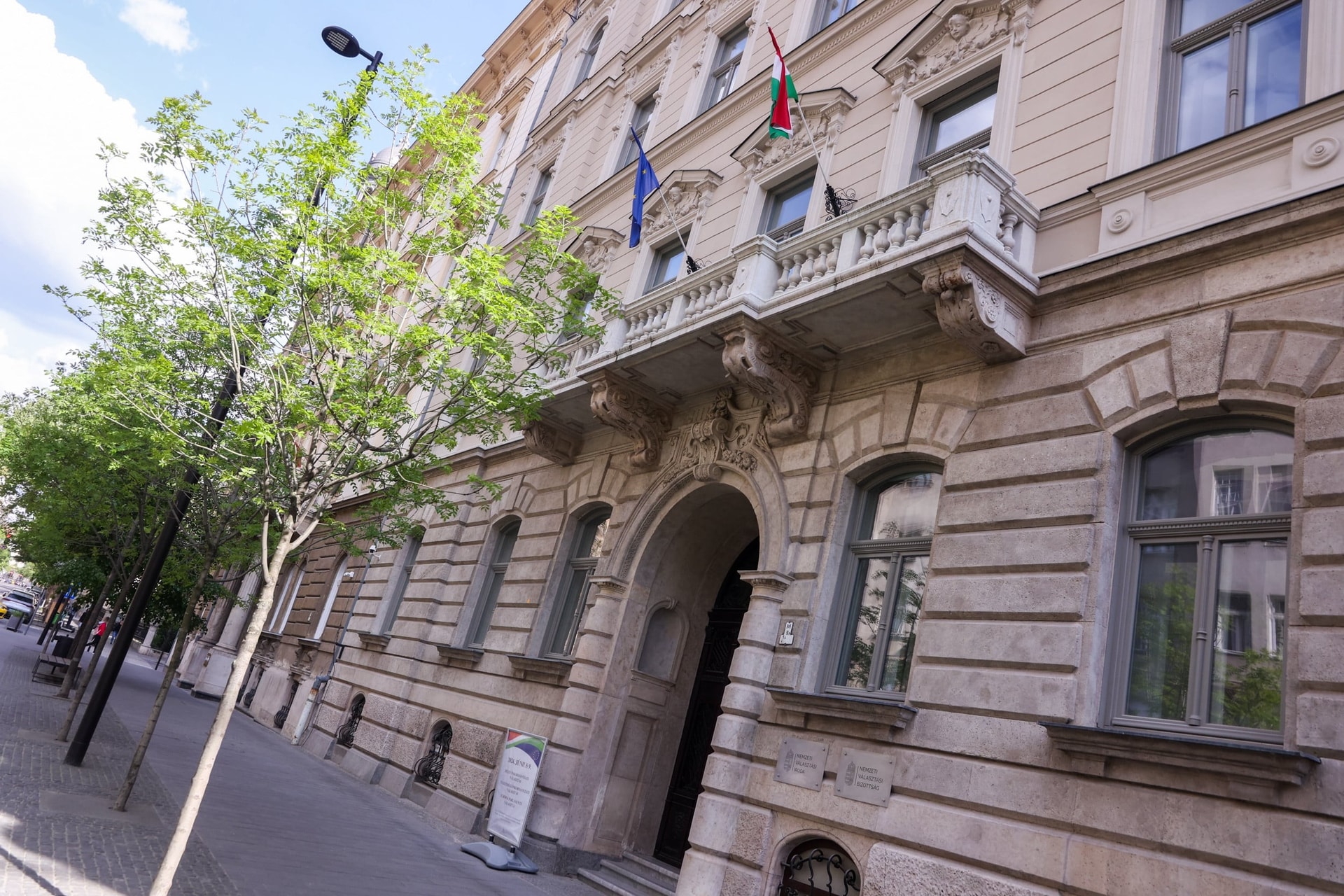 Délután 16 óráig léphetnek vissza a jelöltek