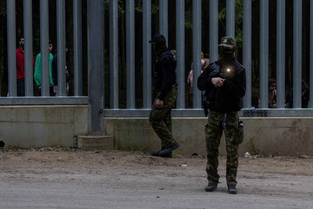 Migráns késelte meg, meghalt a lengyel katona