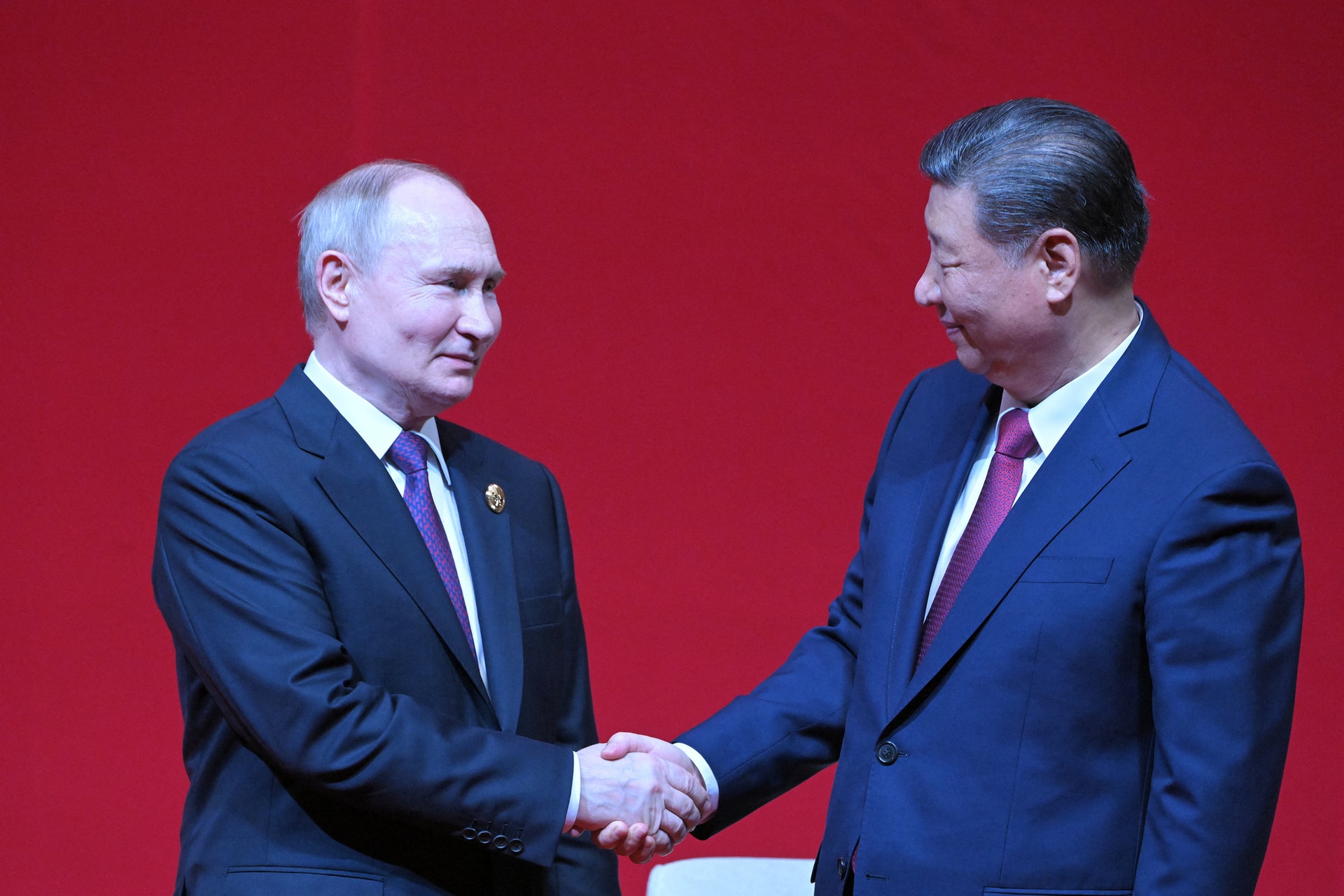 Putyin méltatta Hszi Csin-pingnek Peking rendezési tervét