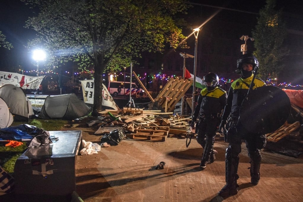 Hollandiában a rendőrség vetett véget egy egyetemi palesztinbarát tüntetésnek