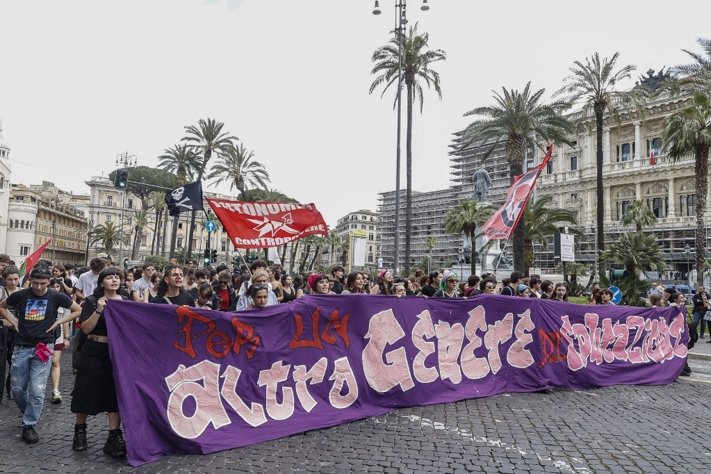 Erőszakba torkollott a római születési konferencia ellen szervezett baloldali tüntetés
