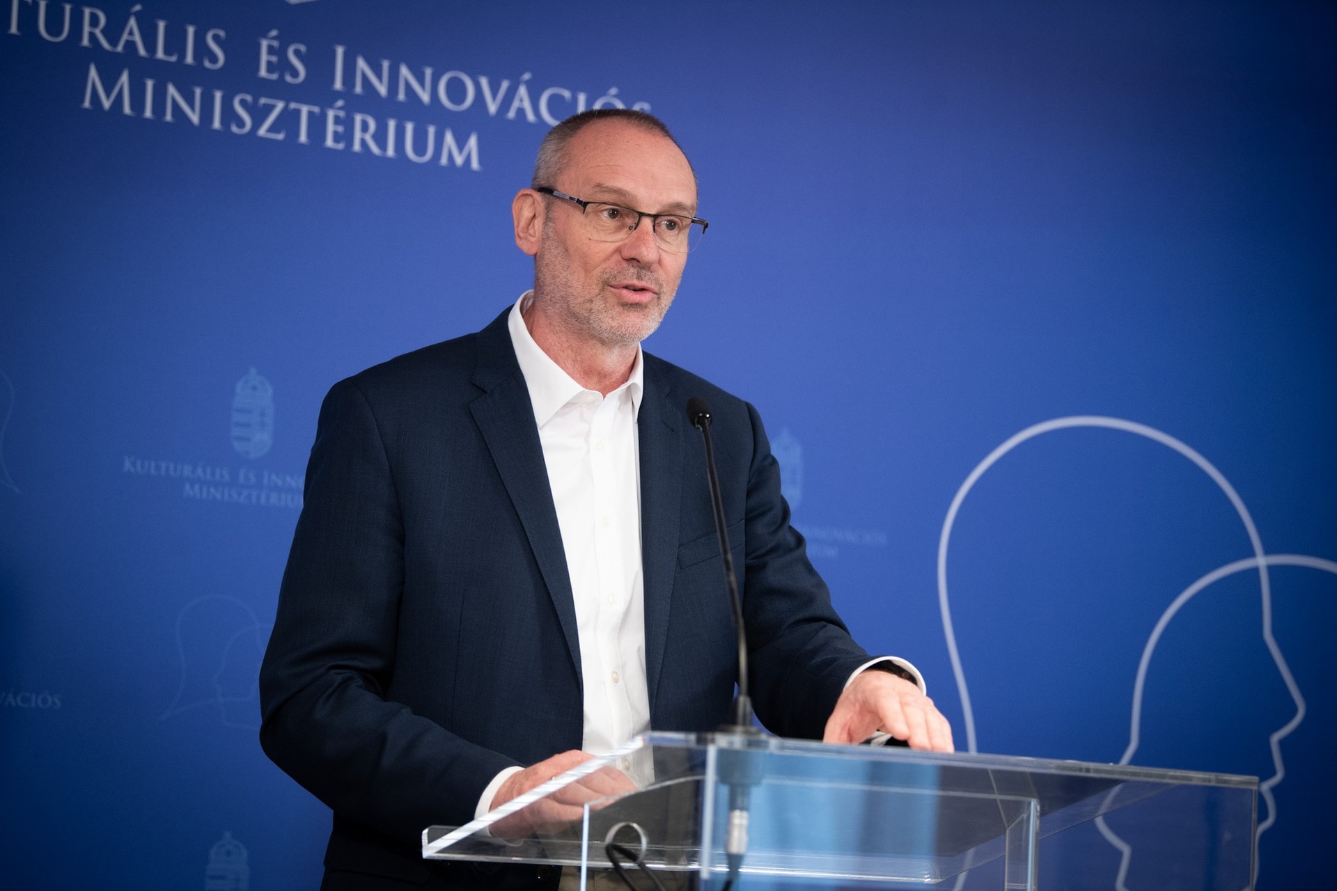 Zsigó Róbert: A kormány háborús időkben is megvédi a családtámogatásokat