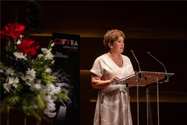 A történelem kihívásai a magyar embert nem áldozattá, hanem túlélővé tették