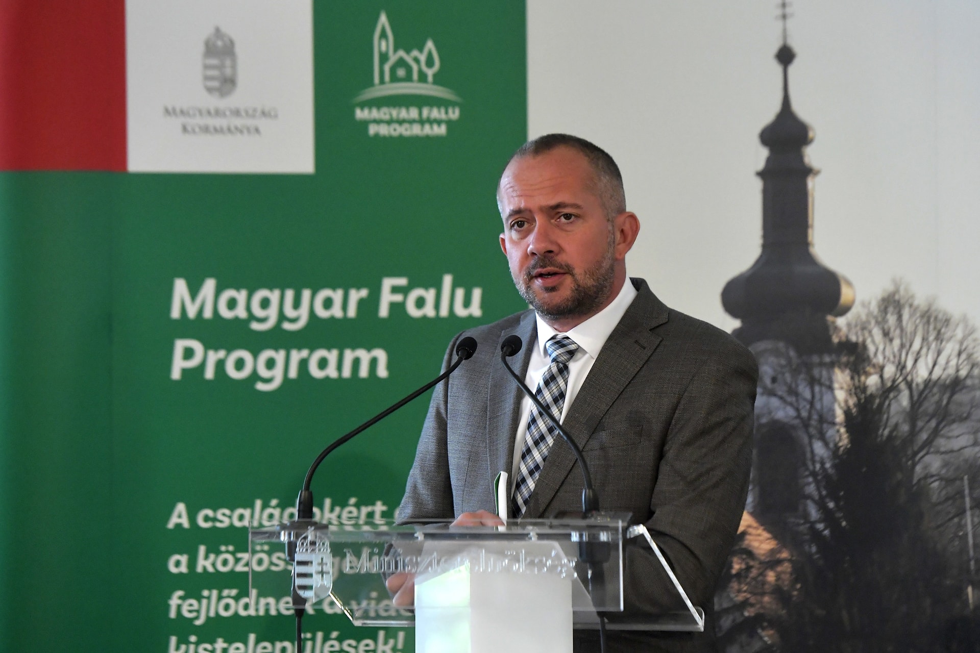 Gyopáros Alpár: A Magyar Falu Program fordulatot hozott a kistelepülések elnéptelenedésében