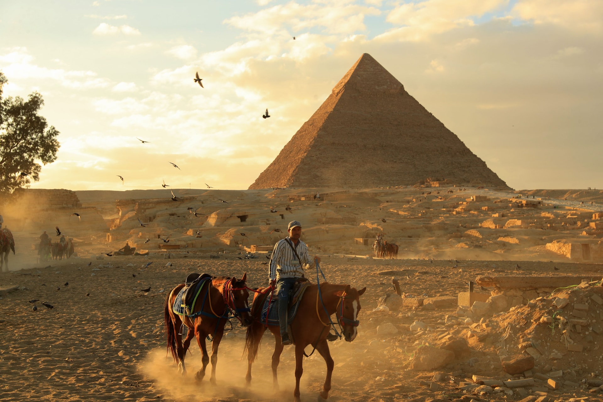 Ismeretlen szerkezeteket fedeztek fel az egyiptomi piramisok alatt