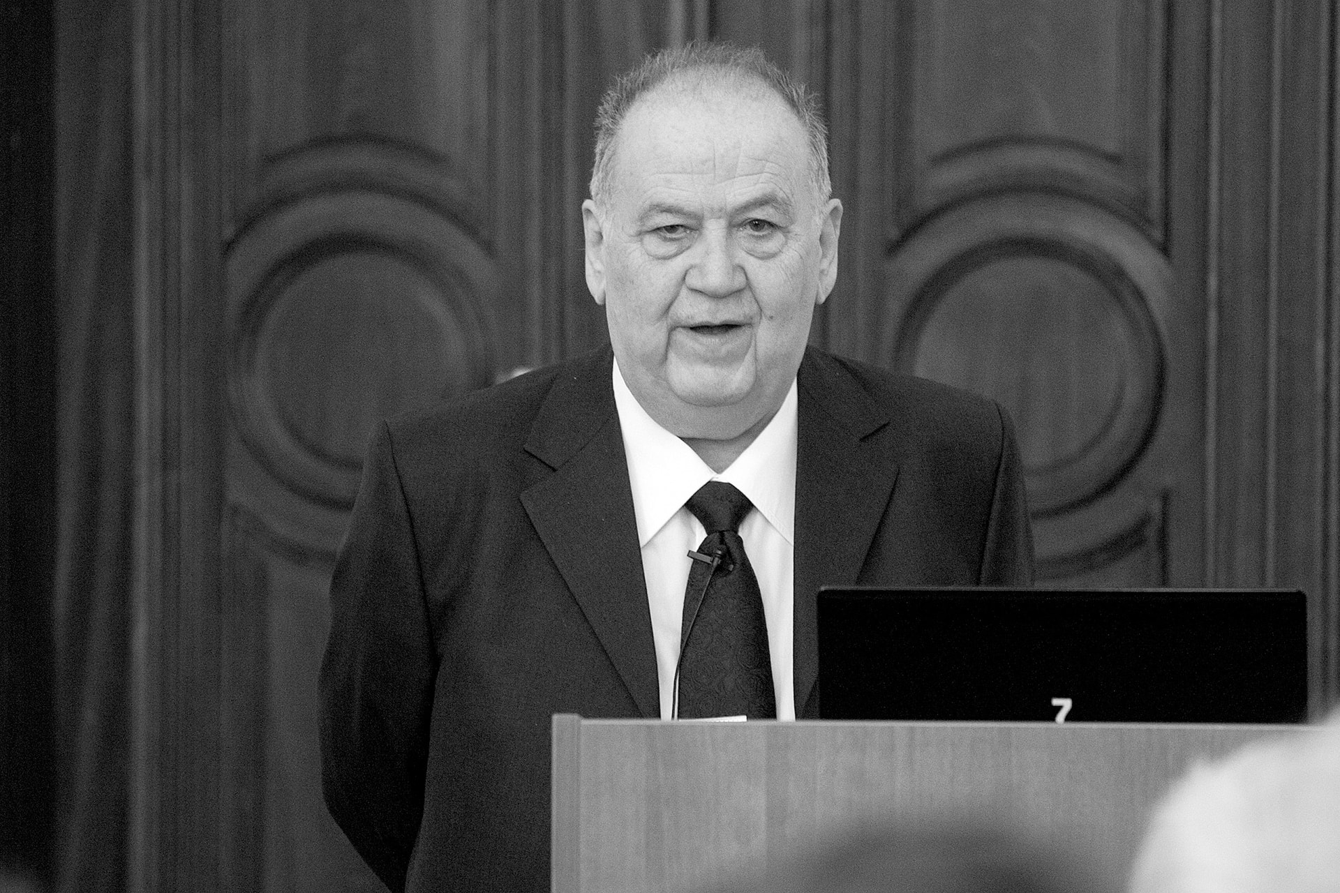 Elhunyt Simon István biofizikus