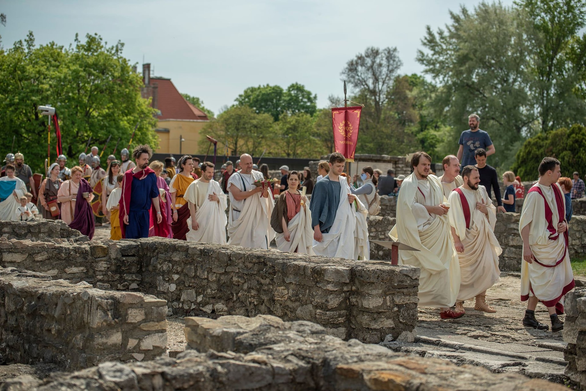 Gladiátorbemutató is lesz a Floralia római tavaszünnepen Aquincumban
