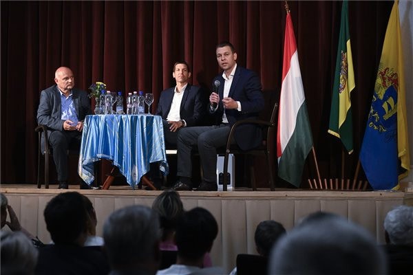 Menczer Tamás: Világháborús veszély fenyeget, ez az európai parlamenti és az amerikai választás eredményével változhat meg