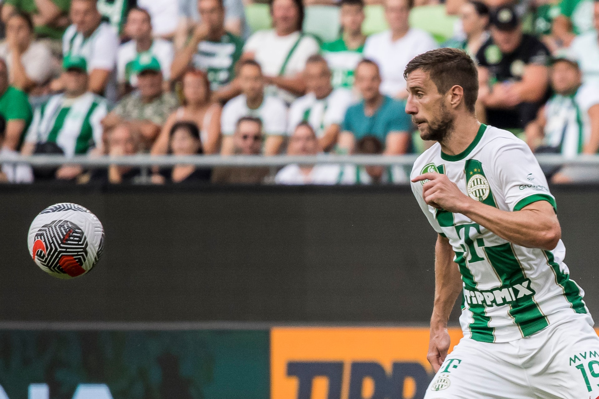 Szerződést hosszabbított a Ferencváros és Varga Barnabás