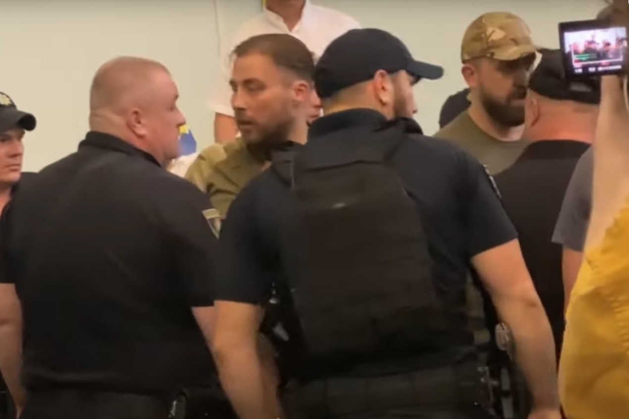 Balhé a városi tanács ülésén + VIDEÓ