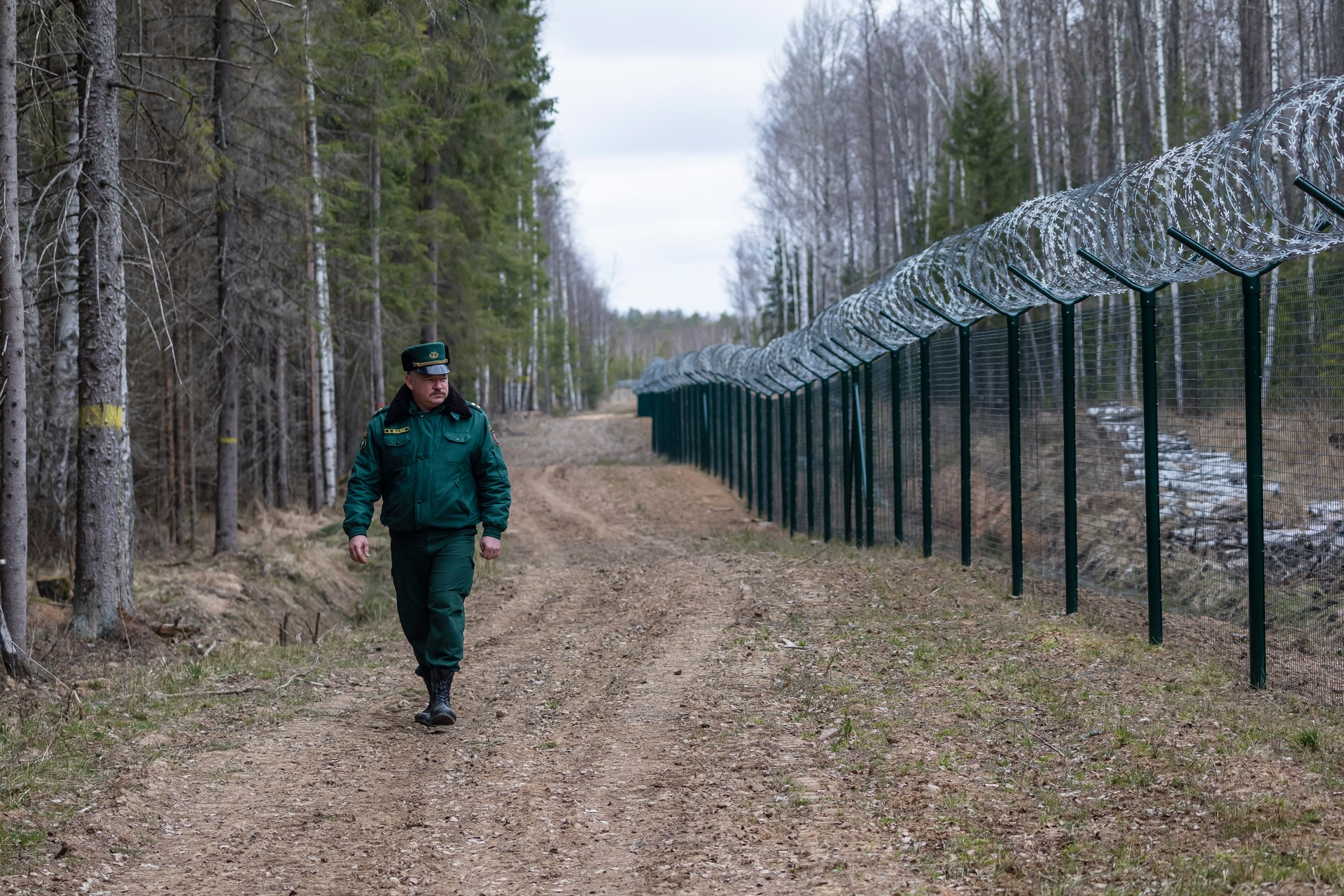 Lettország megtiltotta orosz és fehérorosz állampolgároknak az ingatlanvásárlást
