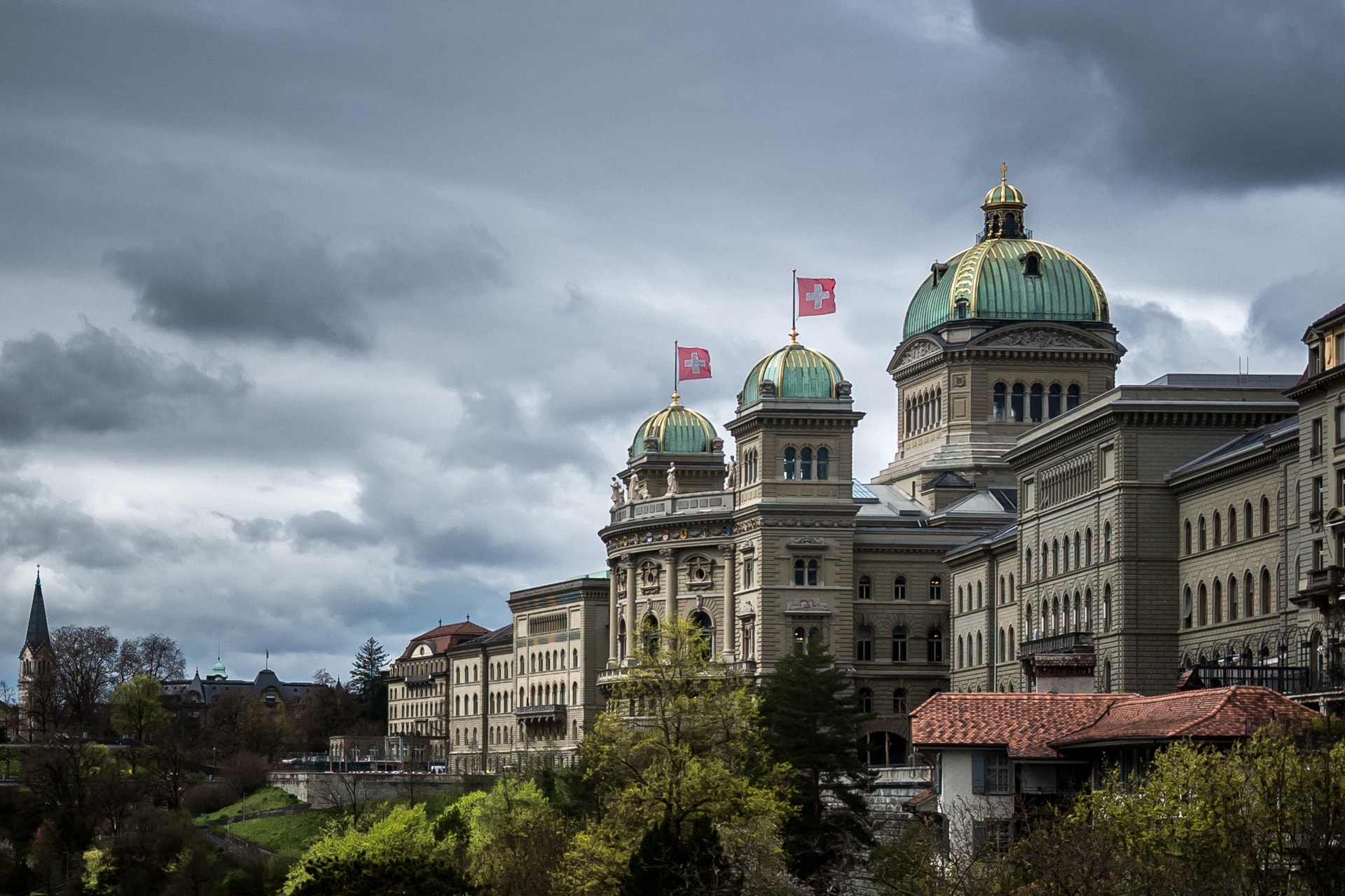 Elutasította a svájci parlament a strasbourgi emberi jogi bíróság elmarasztaló határozatát
