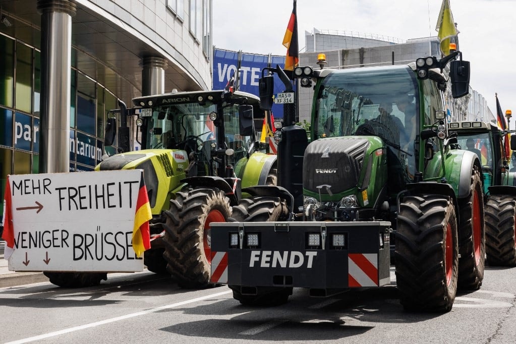 Átmenetileg meghajolt Brüsszel