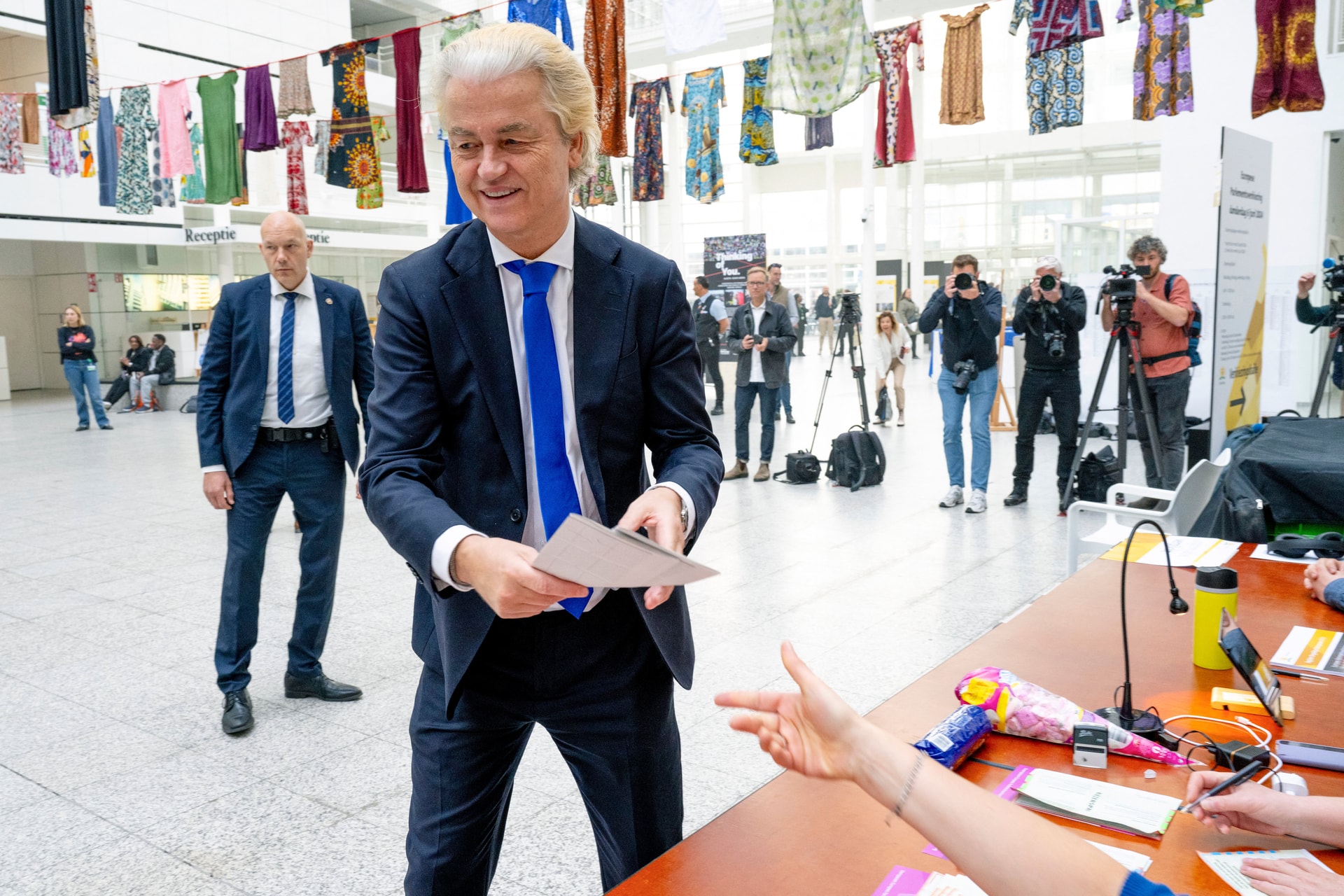 Hollandiában a Munkáspárt és a Zöldek választási szövetsége nyerte a legtöbb EP-mandátumot