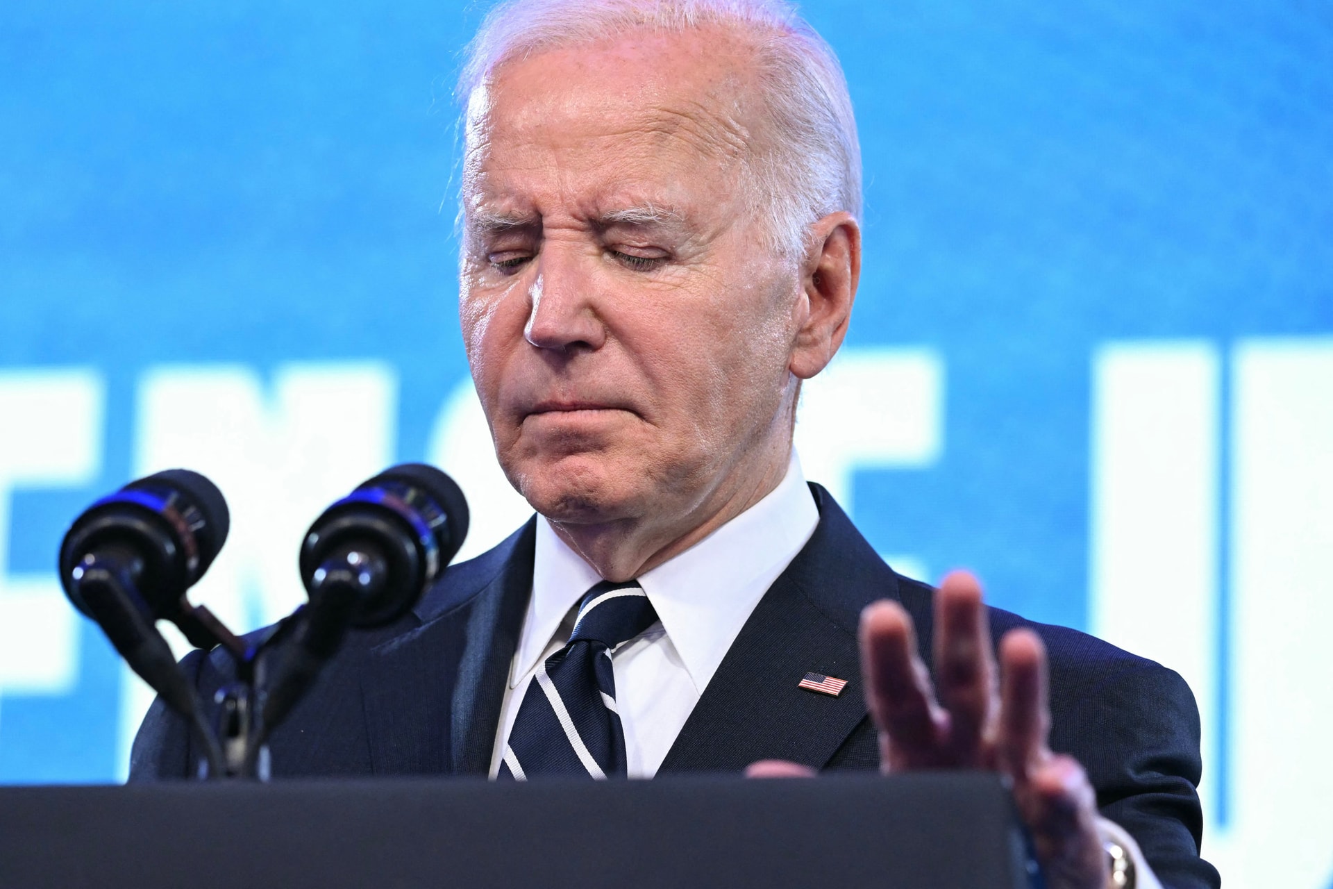 Újabb demokrata párti képviselő szólította fel az elnökjelöltségtől való visszalépésre Joe Bident