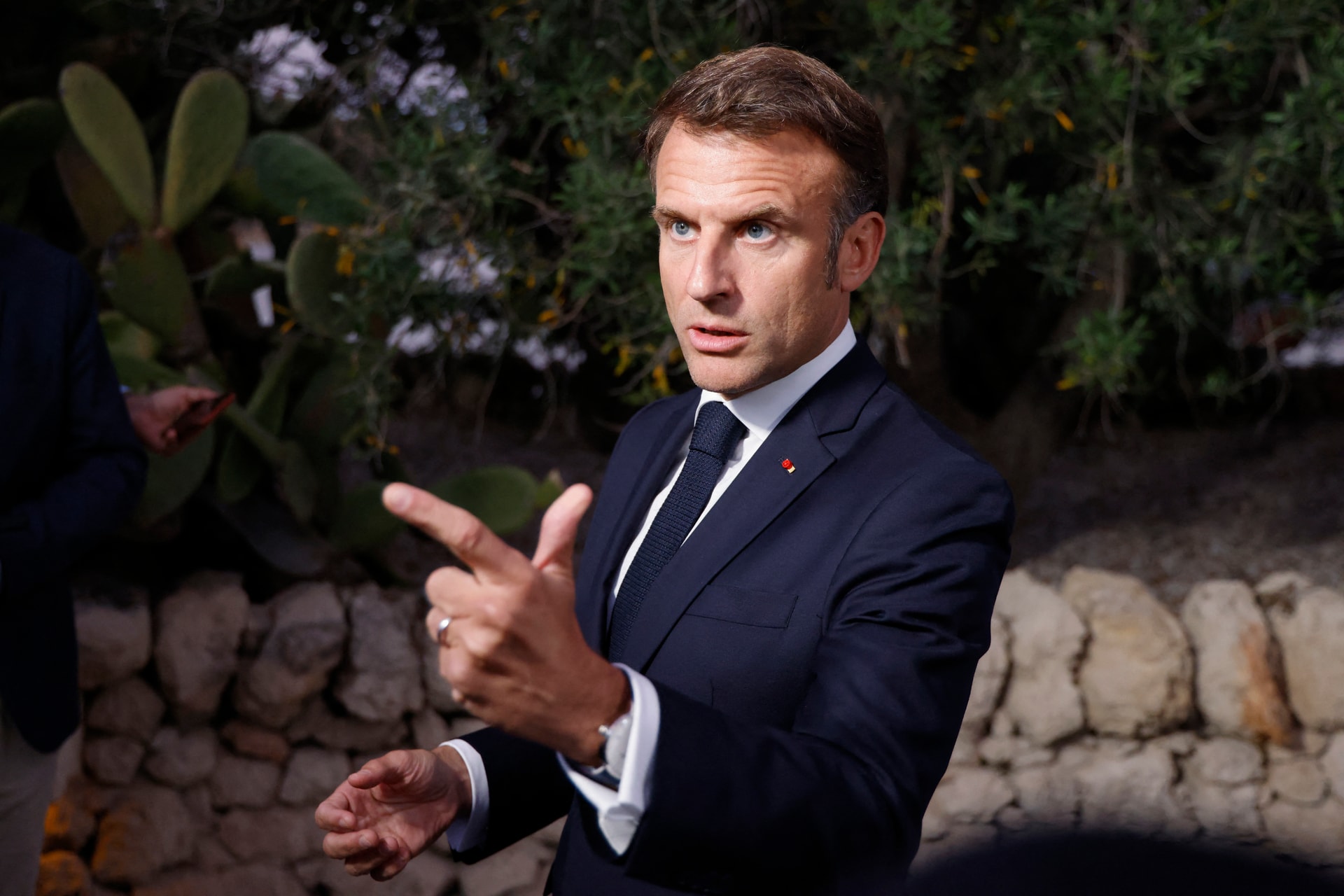Macron „egyértelmű” támogatást ígér Ukrajnának