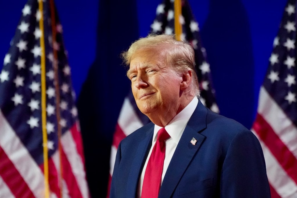 Trumpnak elnökként le kell állítania a katonai segélyt Ukrajnának
