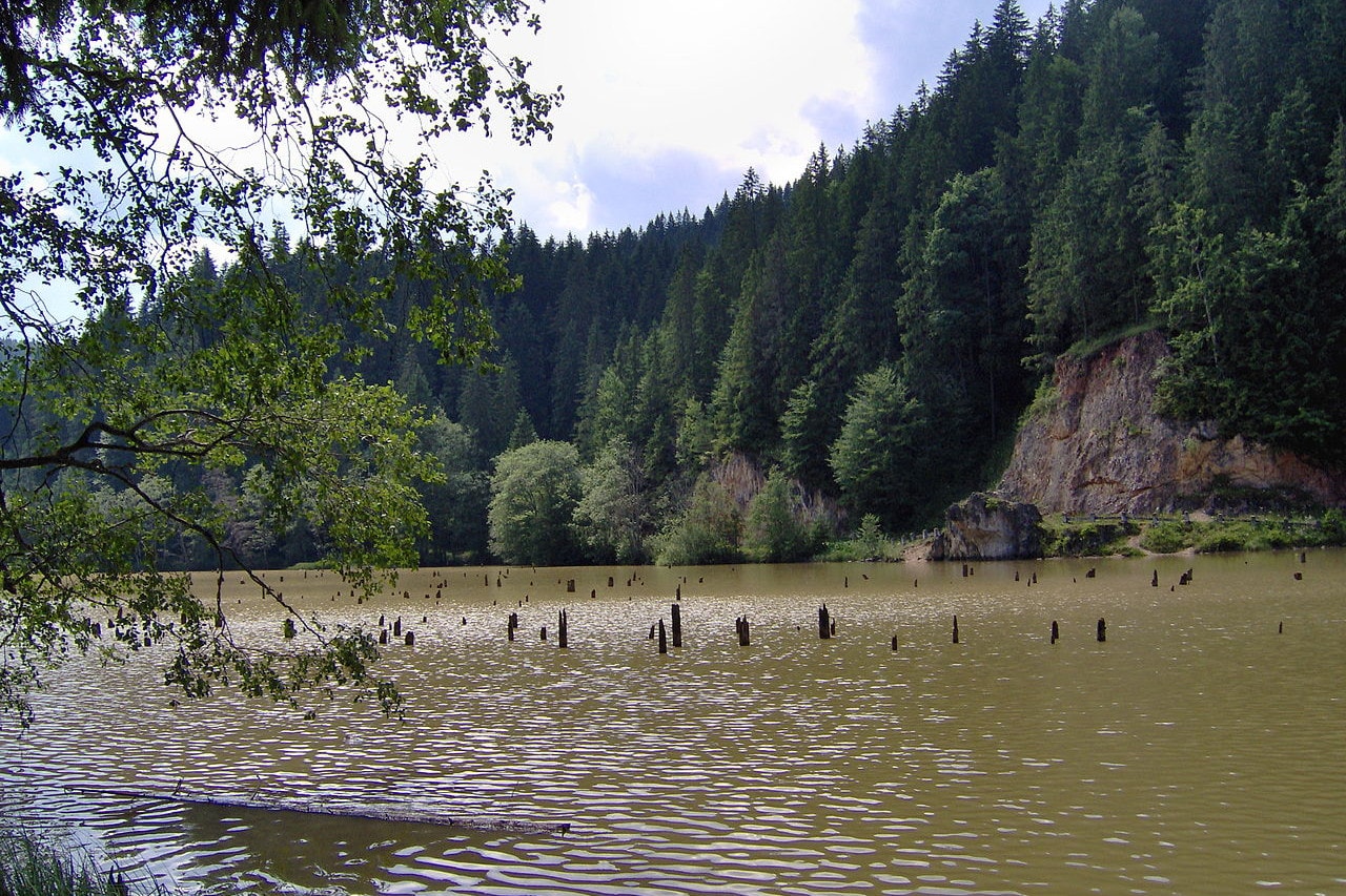 Sodrony metszi el a Gyilkos-tavat