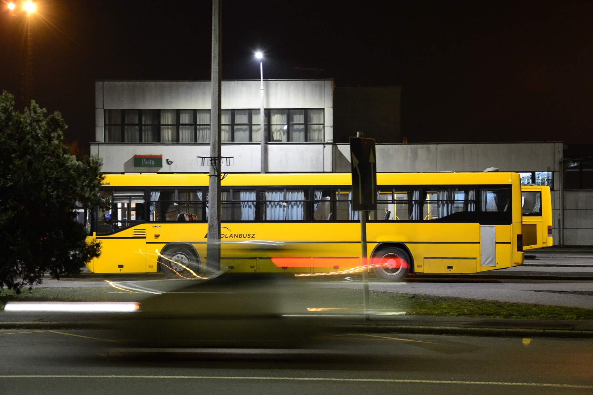 Csavarhúzót döfött a buszsofőrbe egy hetvenéves utas