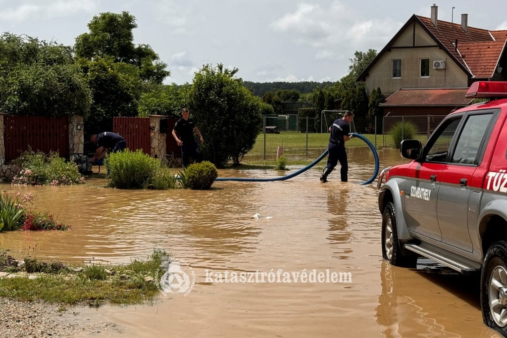Utcákat öntött el, udvarokba tört be a víz Vas vármegyében