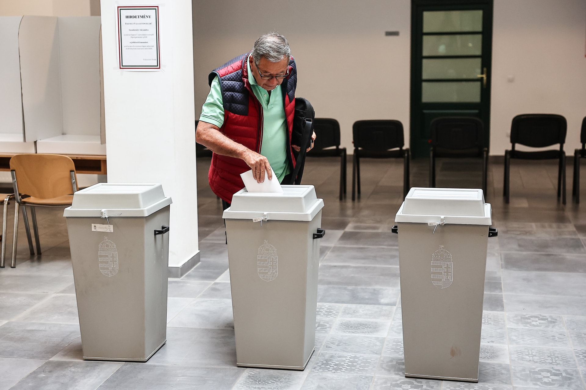 A megyei jogú városokból szivárognak az eredmények