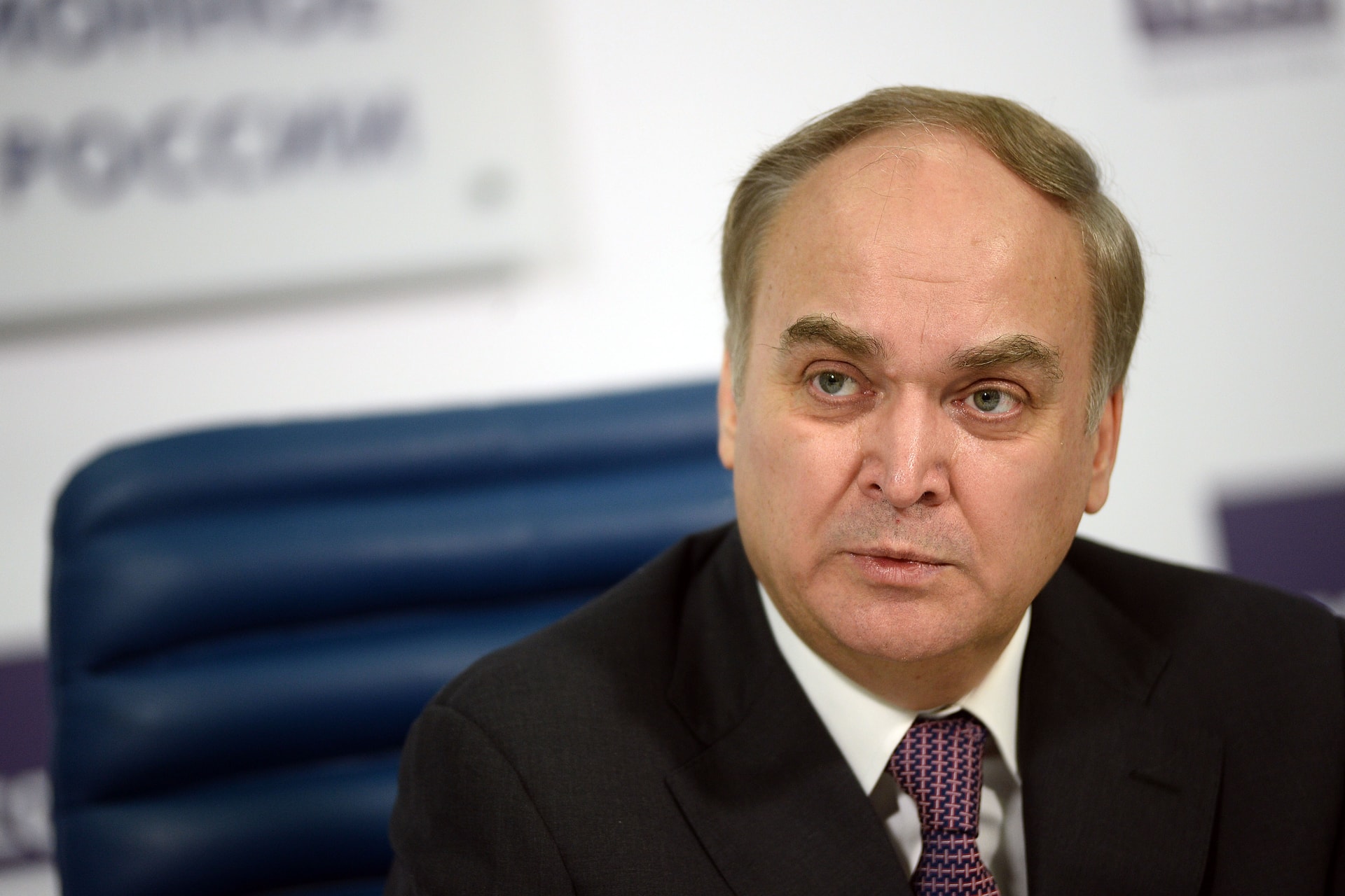 Antonov szerint Washington nyíltan támogatja a kijevi rezsim civilek elleni bűncselekményeit
