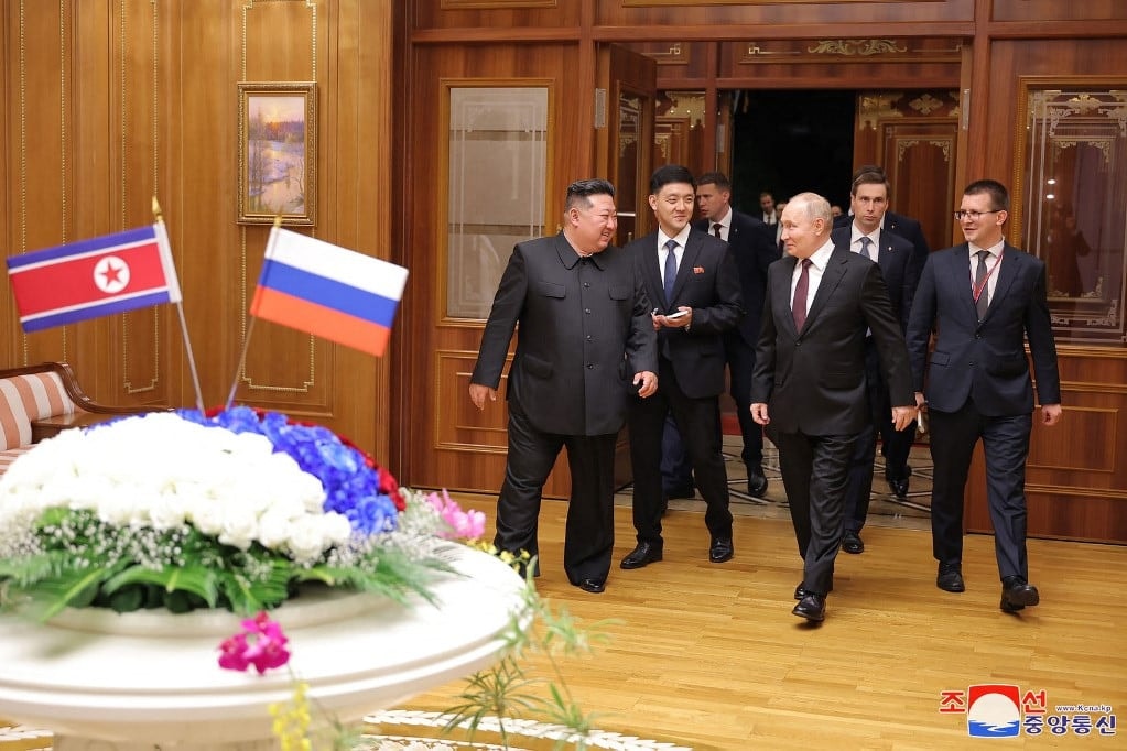 Észak-Korea több mint 13 ezer konténernyi fegyvert küldött Oroszországba