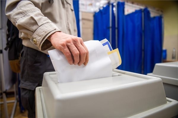 NVI: Várhatóan 17 településen kell időközi választást tartani