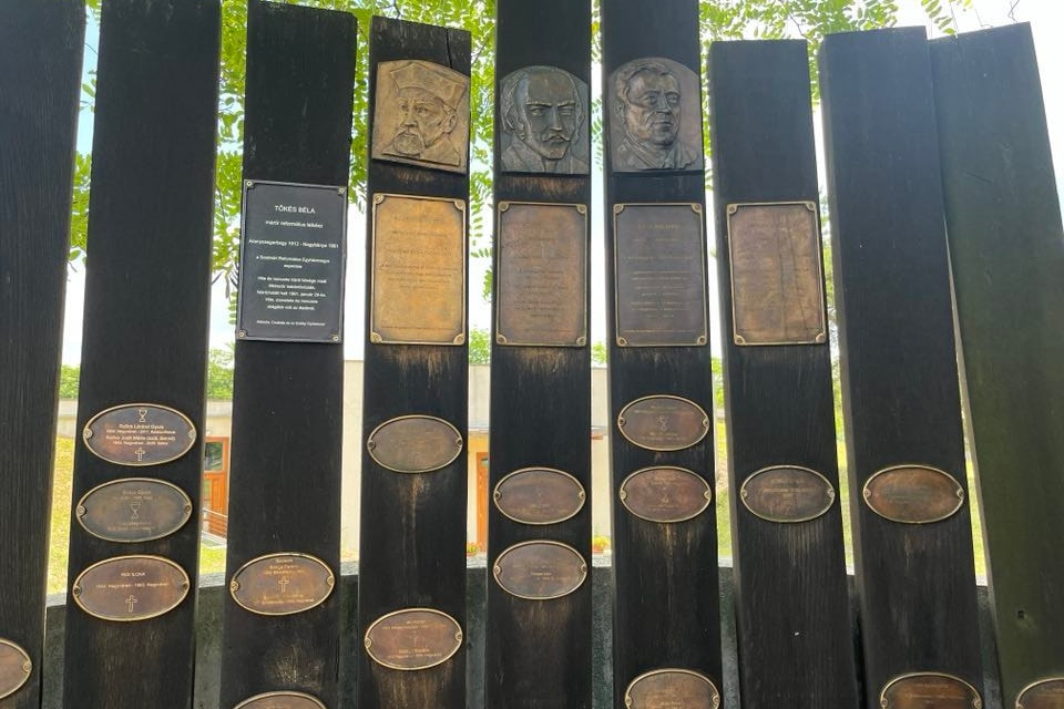 Felavatták Tőkés Béla emléktábláját a Reménység Szigetén