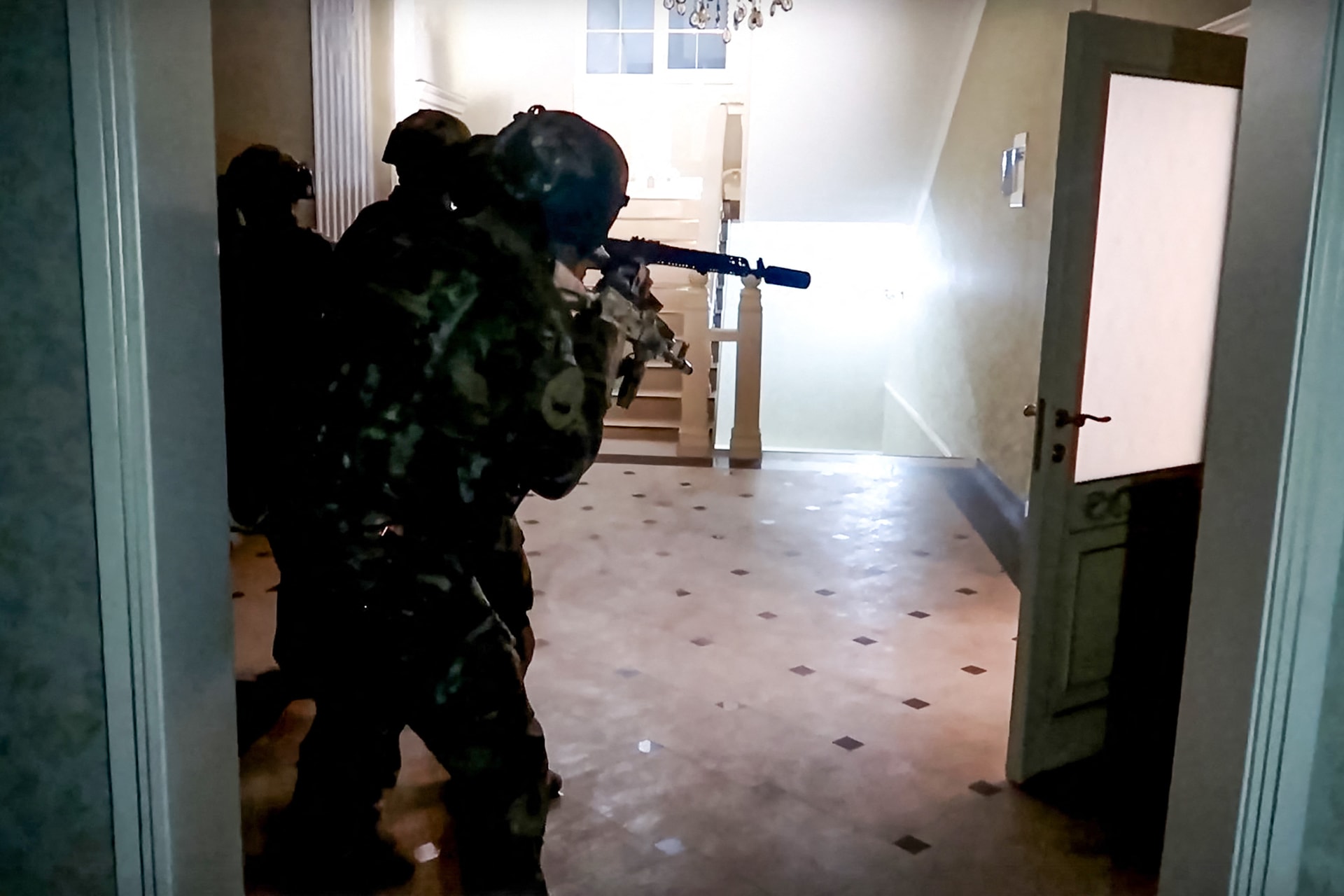 Terrorhullám söpörhet végig Oroszországon, megnyílhat a második front