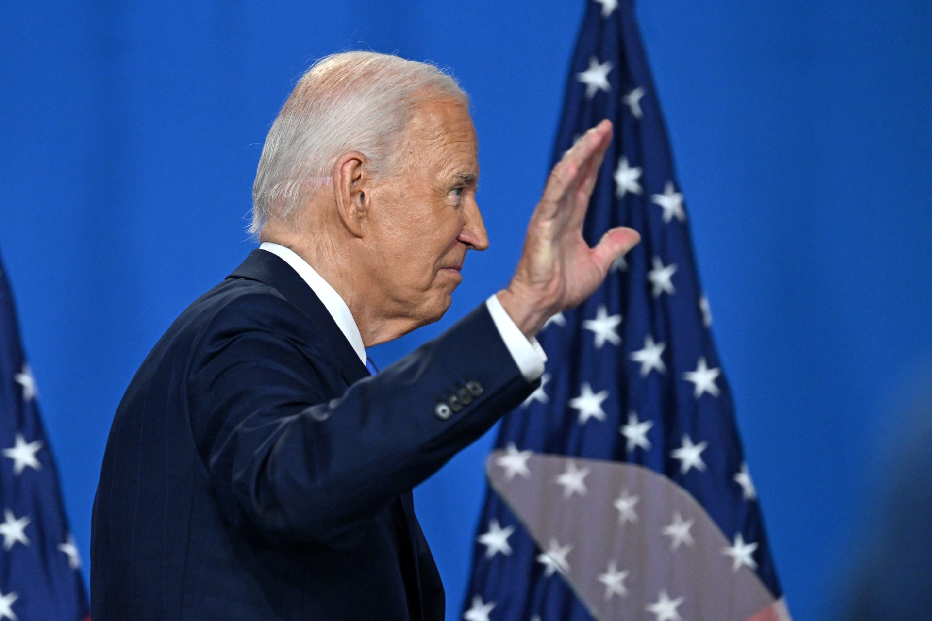 Ennyi volt, Biden visszalépett