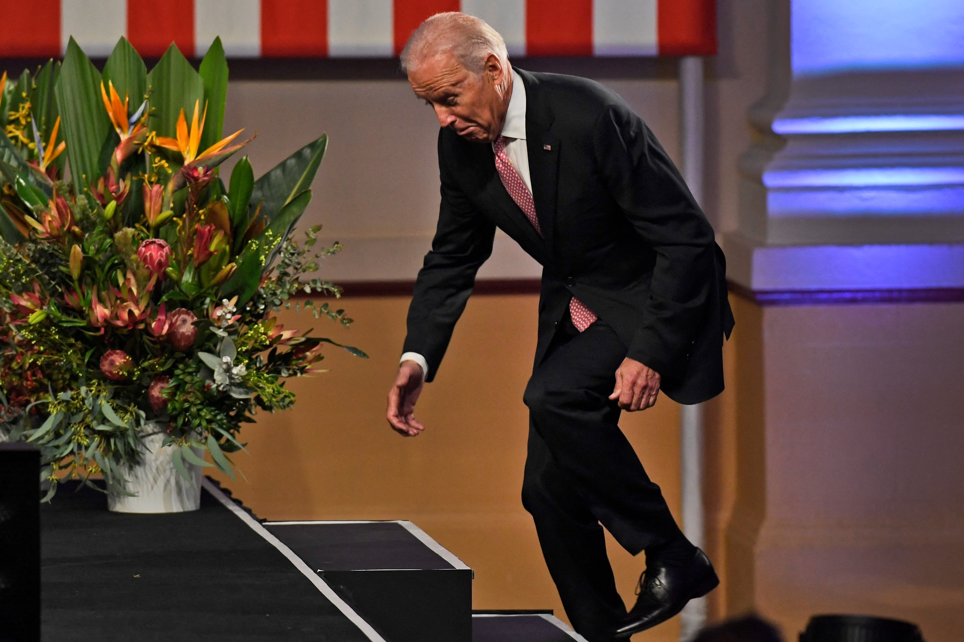 Mi áll Joe Biden visszalépésének hátterében?