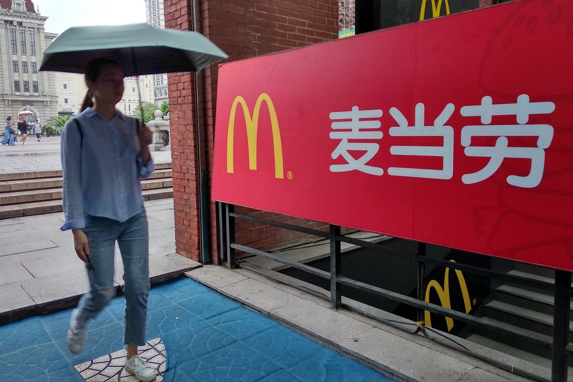 A McDonald's élelmiszerellátó bázisba fektet be Kínában