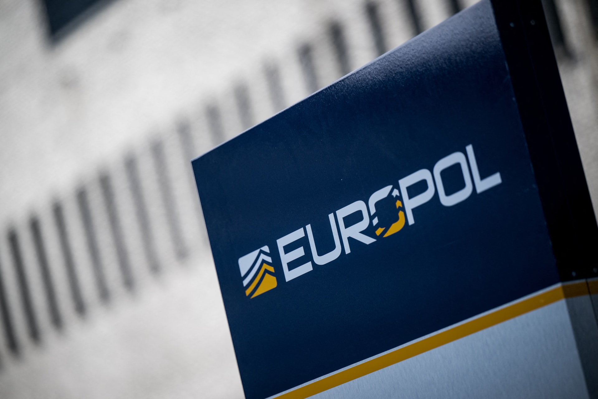 Embercsempészek 21 segítőjét fogták el a brit szigetekre vezető migrációs útvonalon