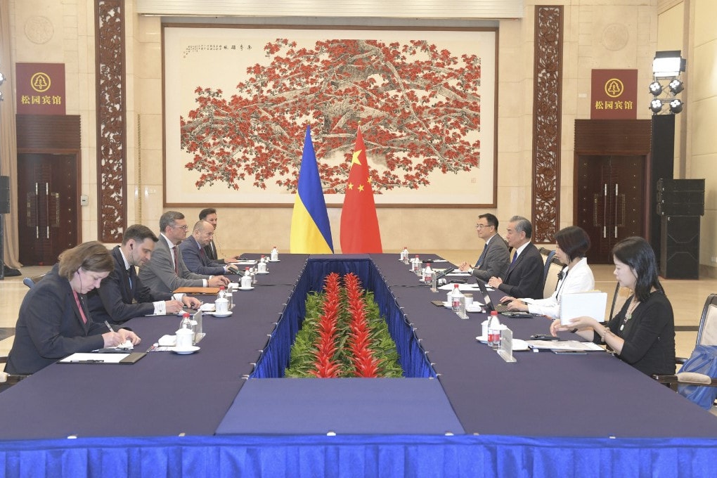 Kínai külügyminiszter: Peking kész konstruktív szerepet játszani az orosz–ukrán konfliktus lezárásban