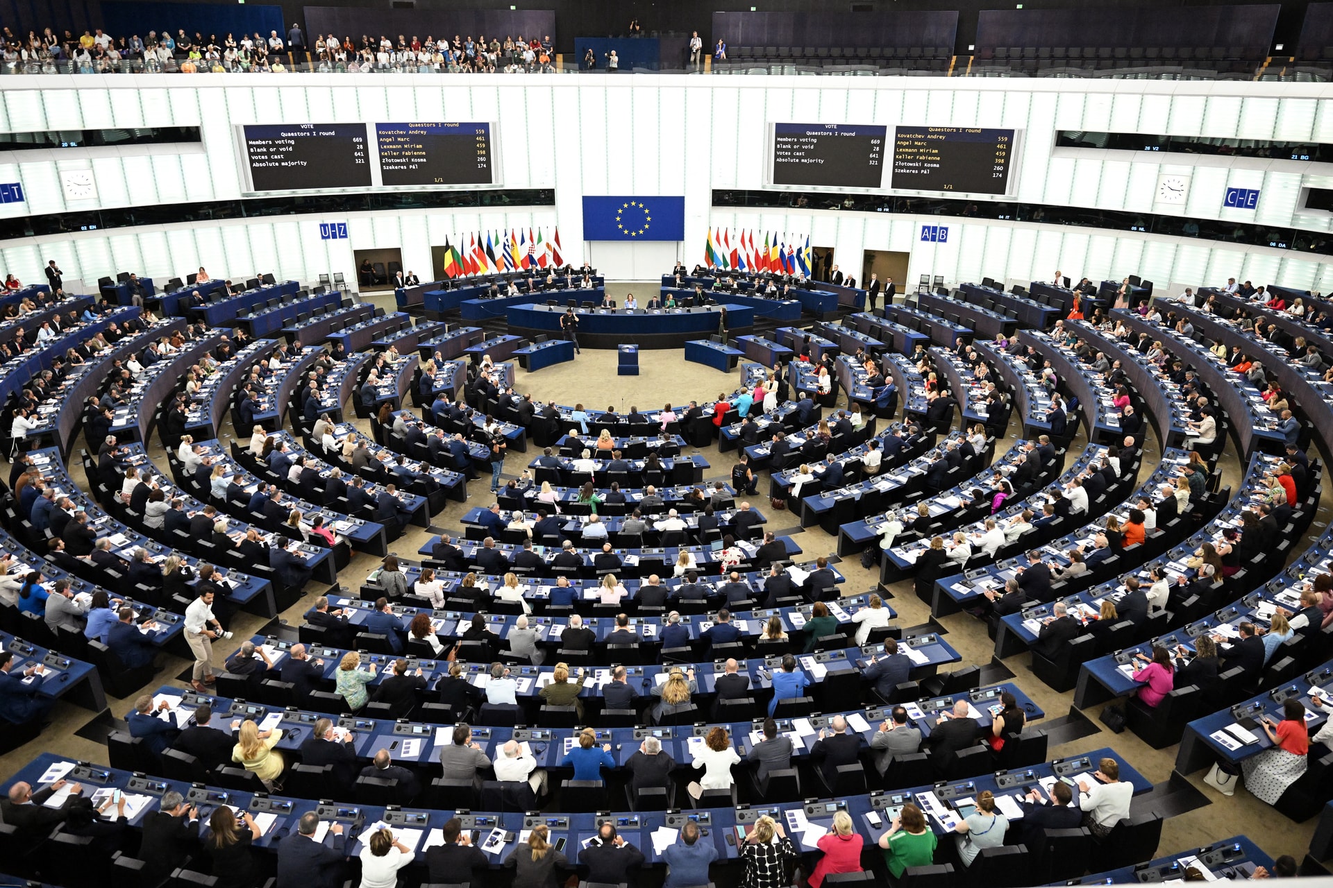 Az Európai Parlament továbbra is vakon támogatja Ukrajnát