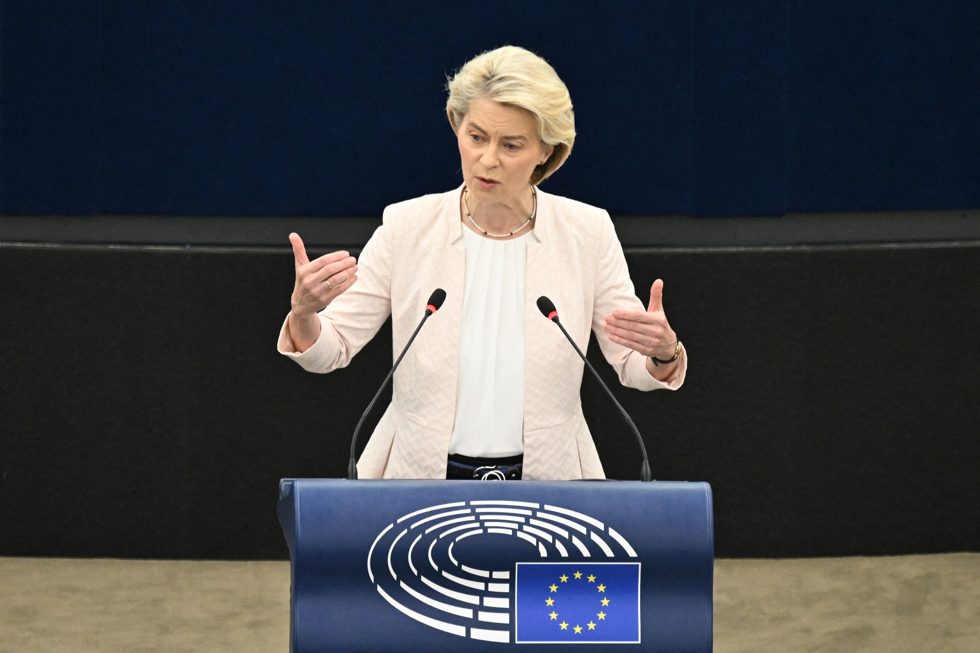 Orbánnak üzent Von der Leyen, de csattanós választ kapott