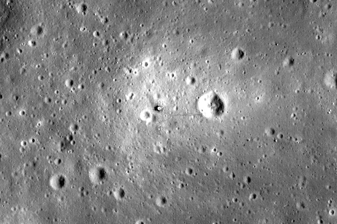 A NASA egykori tudósa állítja, civilizáció jelei vannak a Holdon
