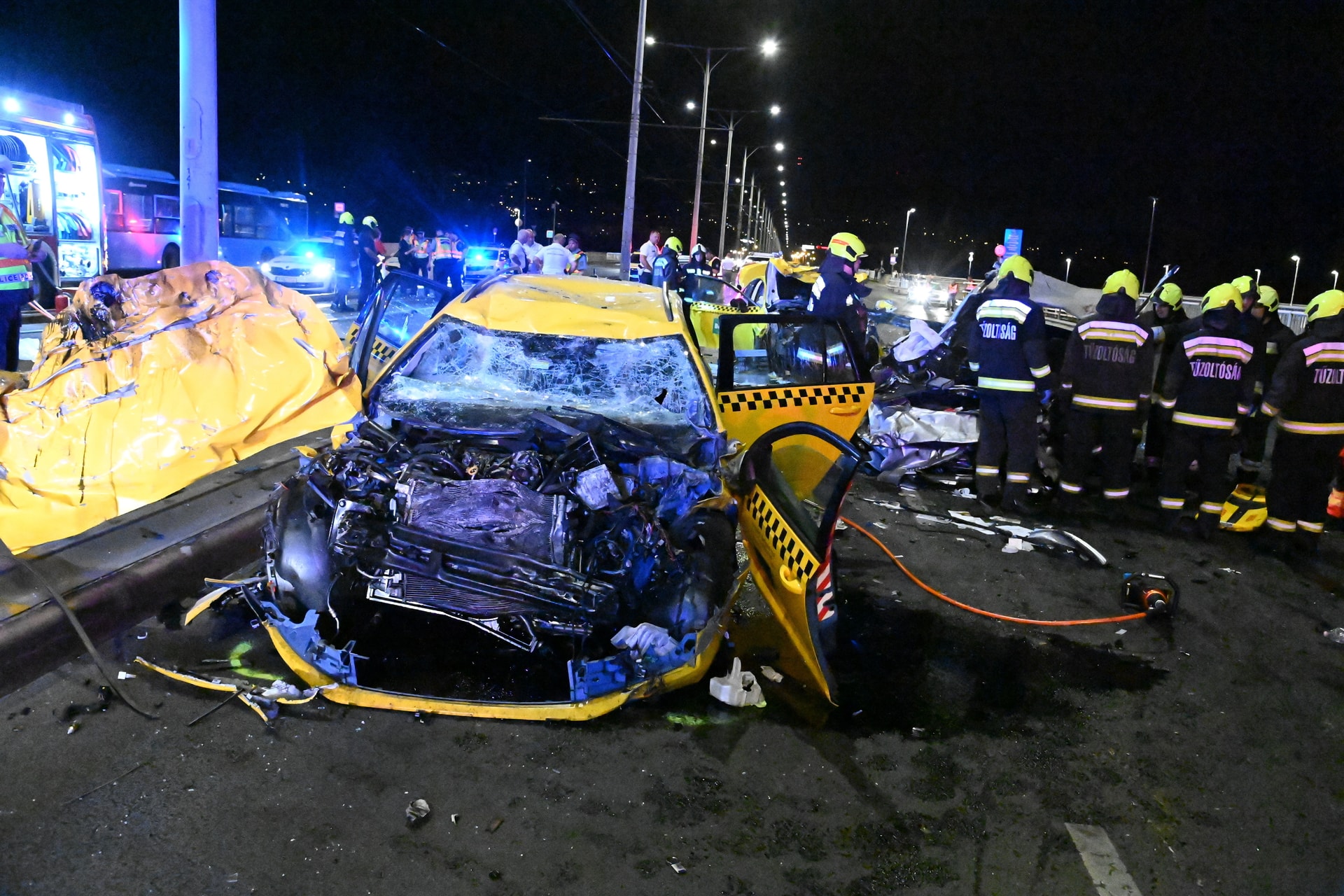 Elrabolt taxival okozhatták a halálos balesetet az Árpád hídon + VIDEÓ