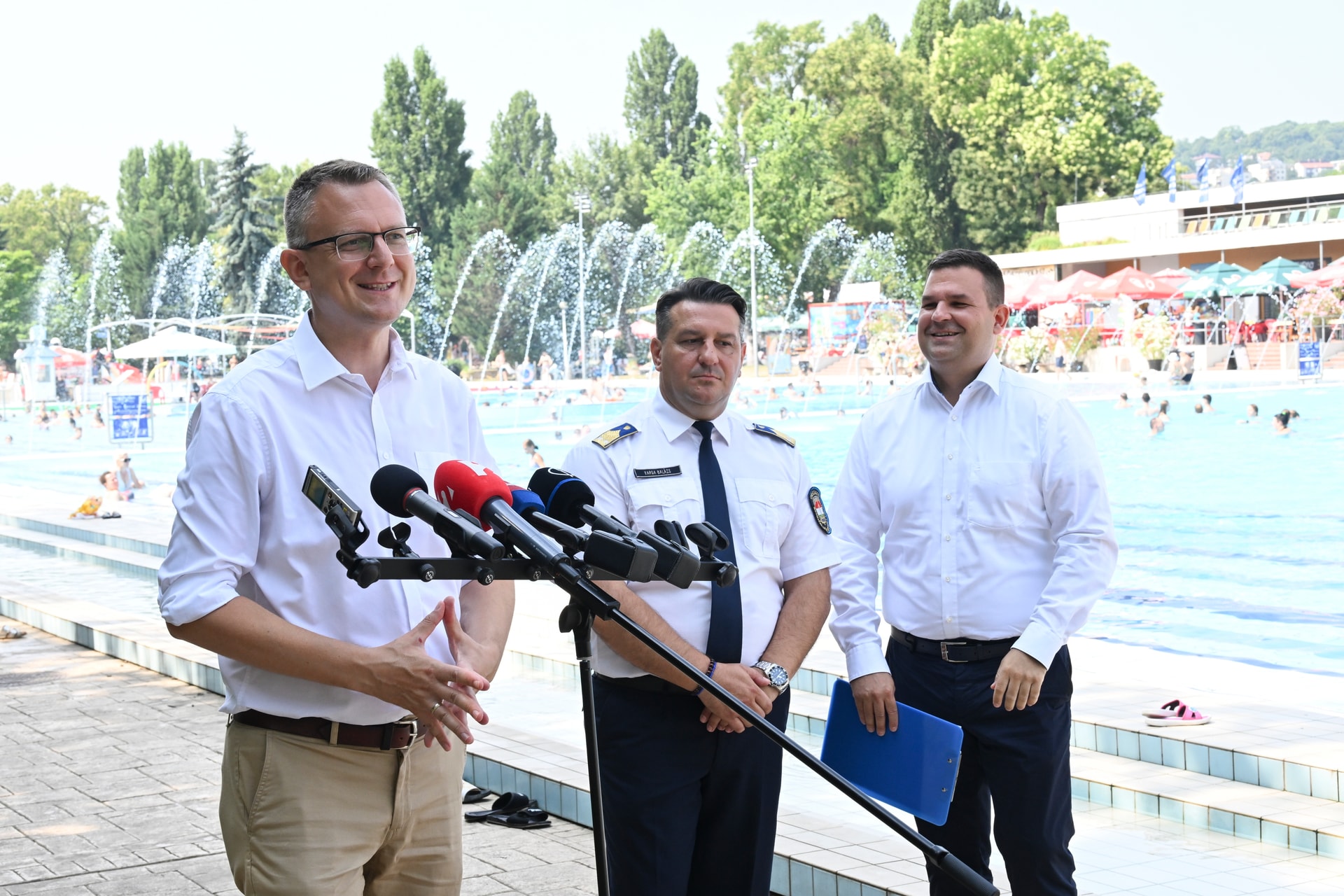 Rétvári Bence: Intenzív rendőri jelenléttel biztosítják a strandokat