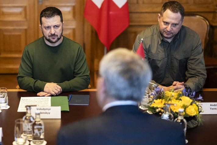 Zelenszkij jobbkeze miatt aggódik a Nyugat