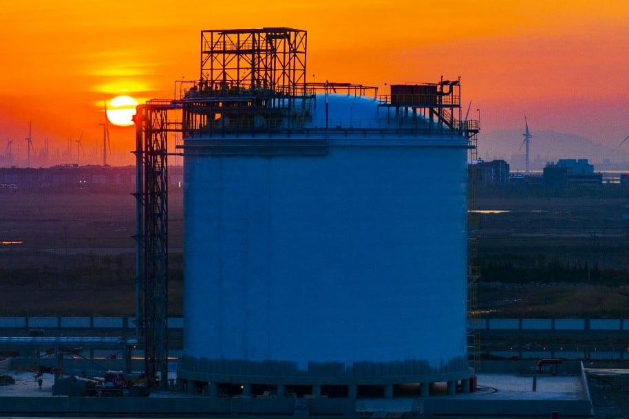 Energia-pánik Európában: rohamosan töltik a gáztárolókat